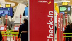 Iberia y los sindicatos cierran un acuerdo sobre el ERE para la salida voluntaria de 996 personas