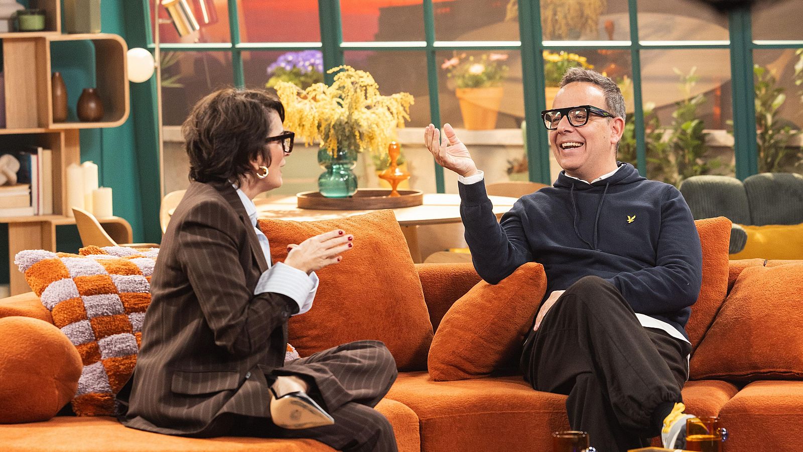 Àngel Llàcer recorda la primera companyia teatral que van crear amb Sílvia Abril: "Anàvem a casaments"