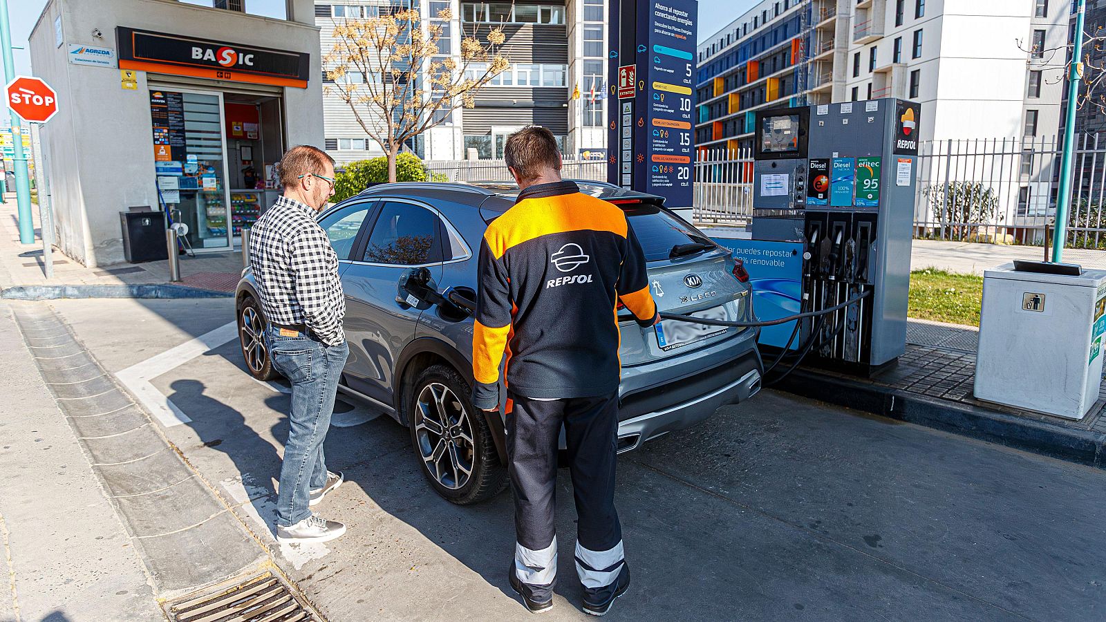 La subida de la gasolina y el gas tras estallar el conflicto en Irán dispara la inflación en la eurozona.