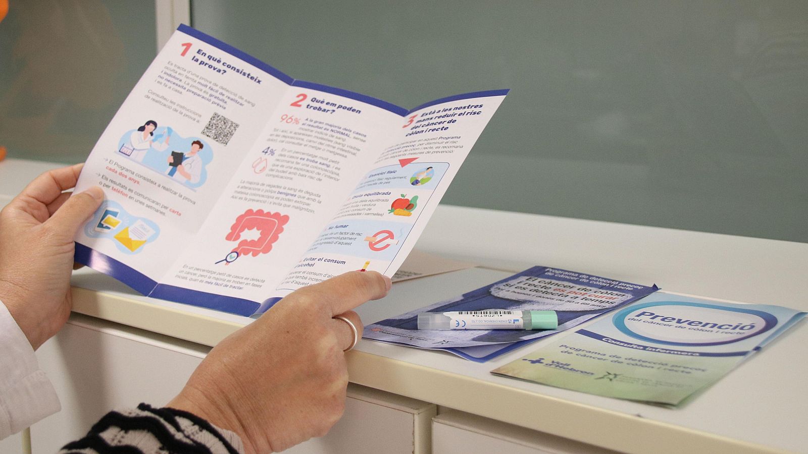 El fullet informatiu sobre la prevenció del càncer de còlon