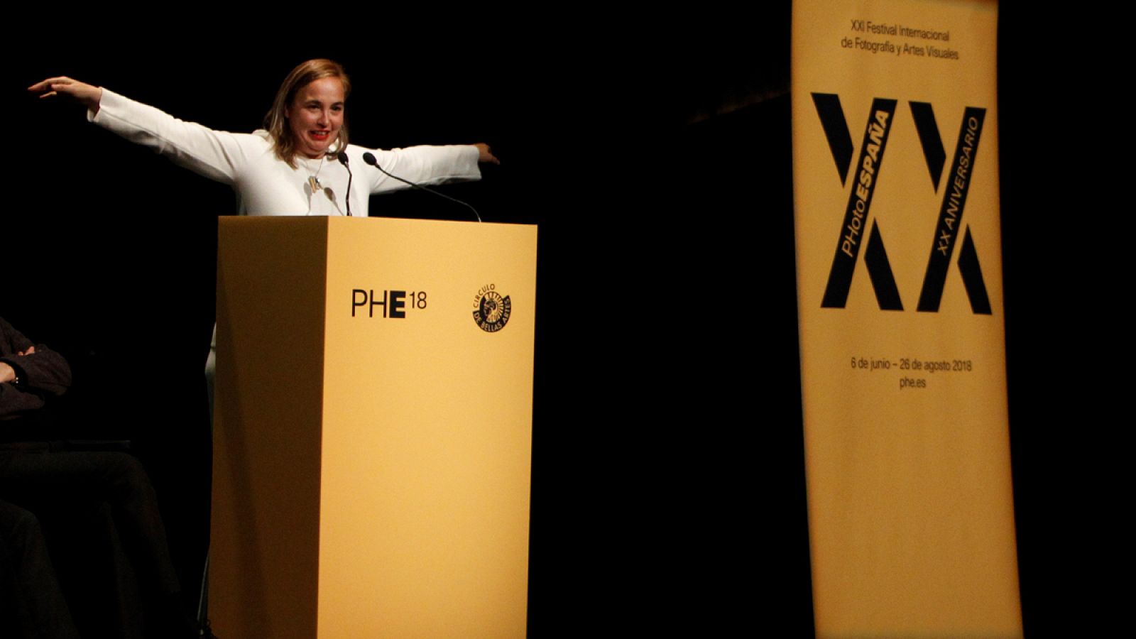 La fotógrafa Cristina Middel toma el relevo de Alberto García Alix en esta edición con cinco propuestas "lúdicas".s y geogrÃ¡ficas