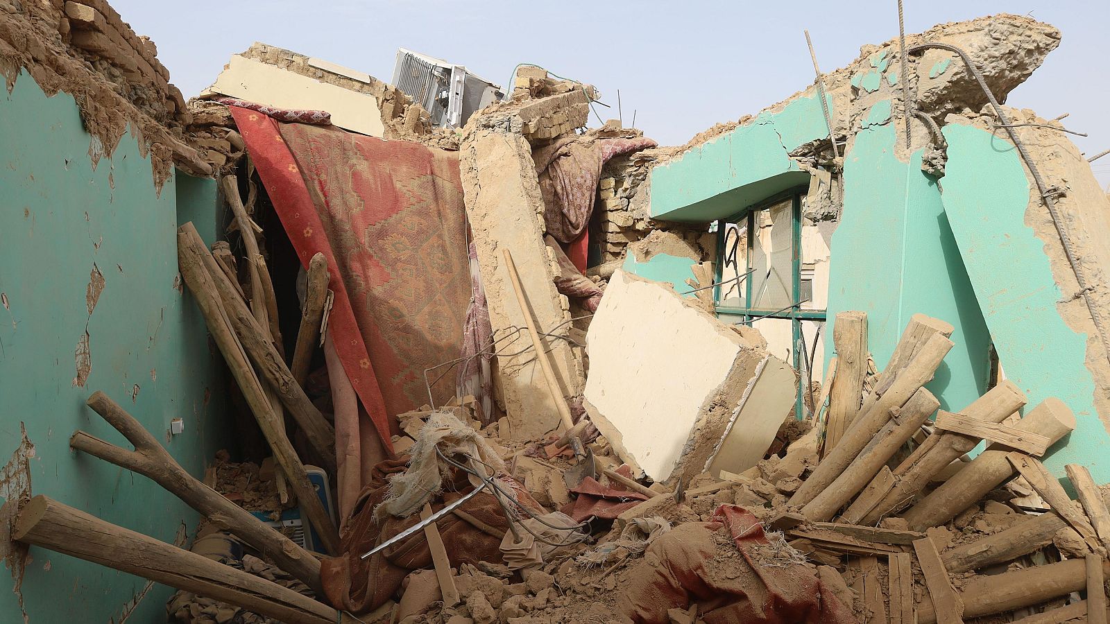 Al menos ocho muertos tras un terremoto de magnitud 5.8 en Afganistán