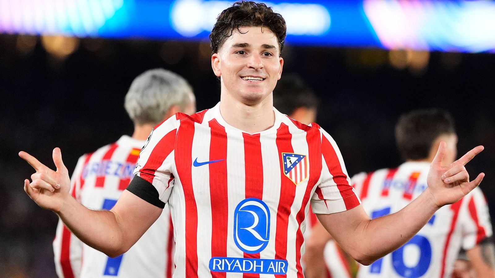 El Atlético noquea a un Barça con 10 en el primer asalto de los cuartos de final de Champions