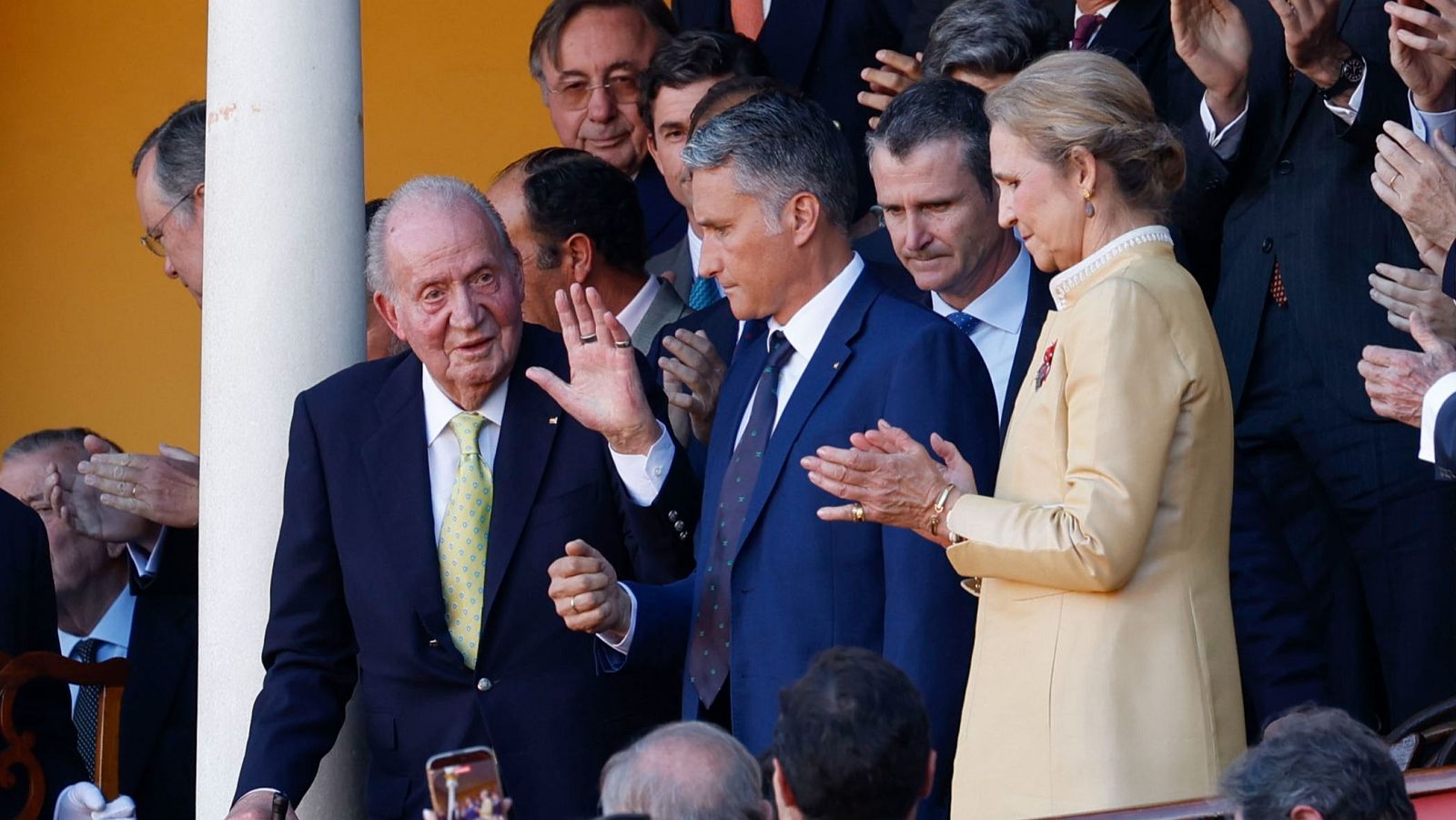 El rey emérito asiste a los toros en la Maestranza de Sevilla