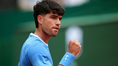 Carlos Alcaraz debuta en Montecarlo con una cómoda victoria ante el argentino Sebastián Baéz