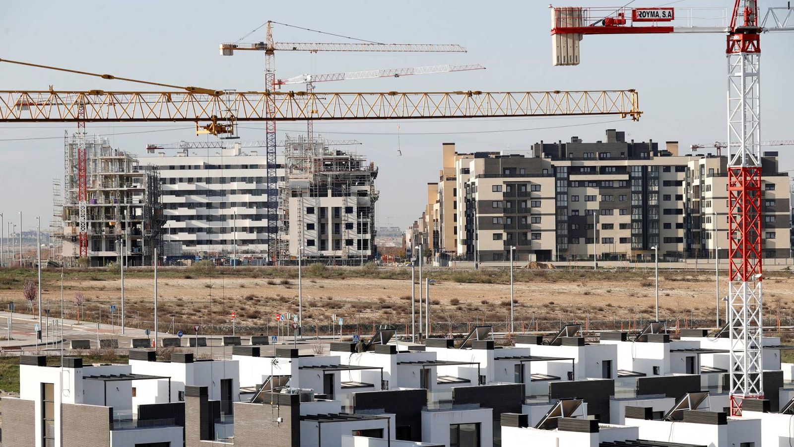 Vista de varios bloques de viviendas en construcción en el barrio madrileño de El Cañaveral