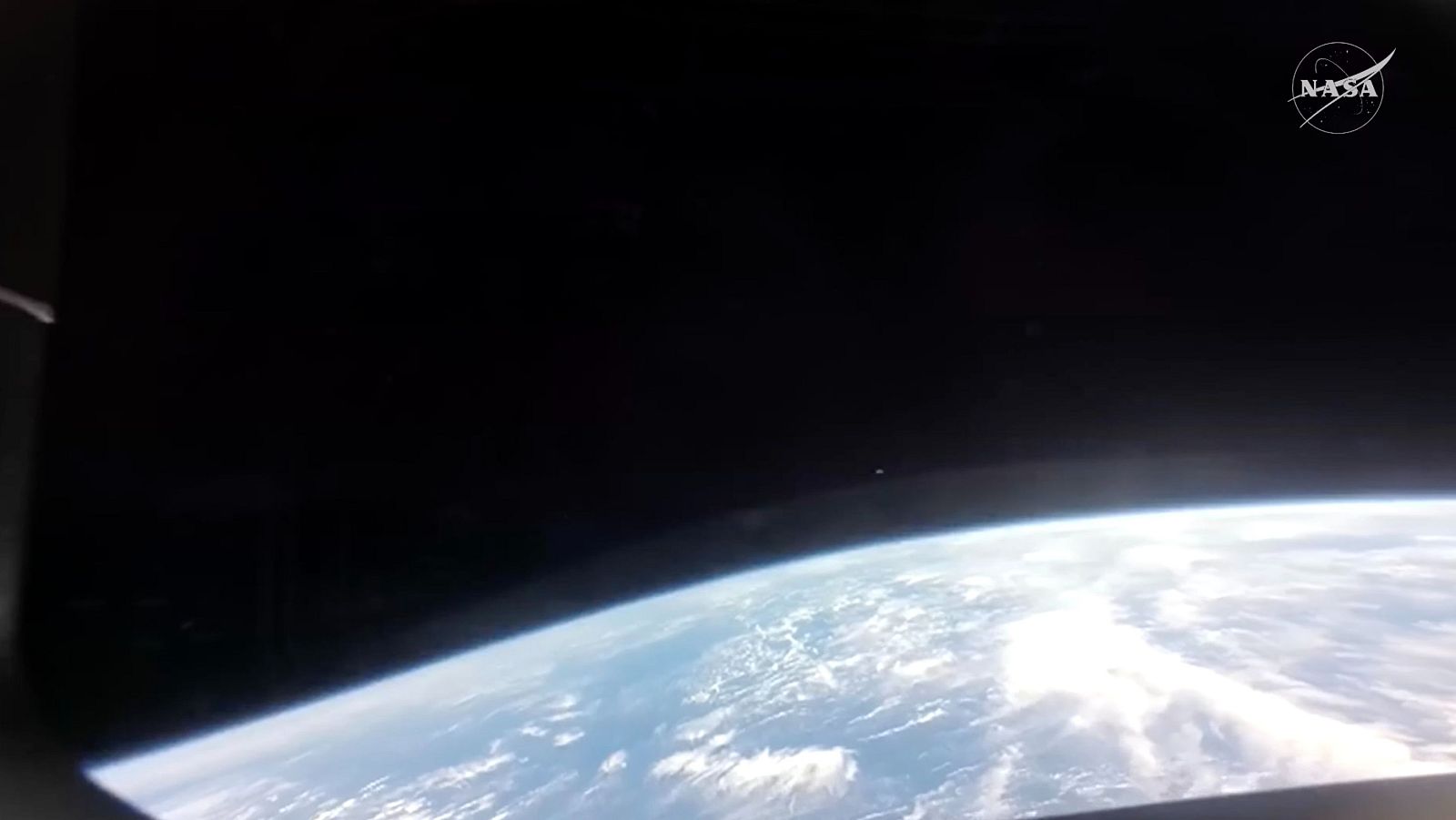 La Tierra vista desde la nave espacial Orion Integrity durante su reentrada, el 10 de abril de 2026.