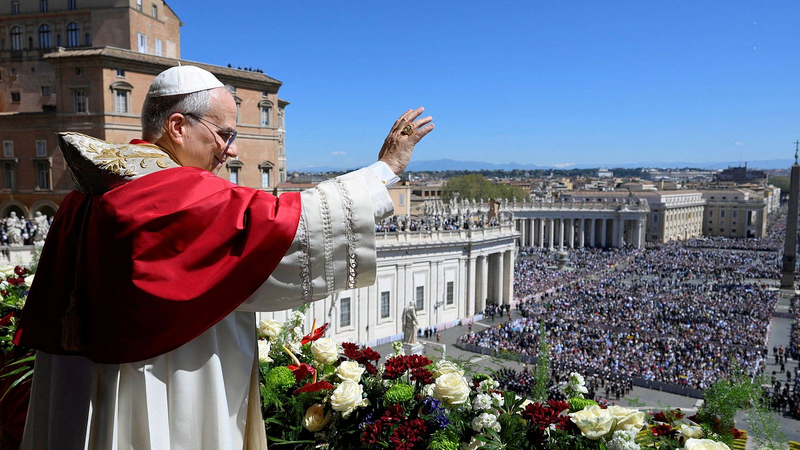 El papa León XIV preside la Vigilia de Oración del Santo Rosario por la Paz en la Basílica de San Pedro, en la Ciudad del Vaticano, el 11 de abril de 2026.