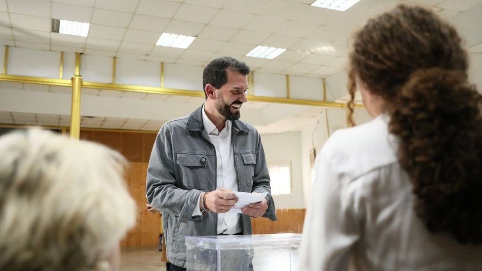 Álvaro Sánchez Cotrina se impone en las primarias y sale elegido nuevo  secretario general del PSOE de Extremadura
