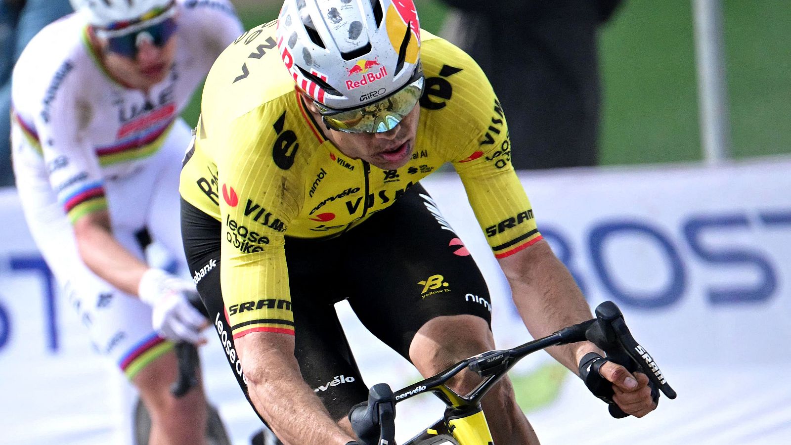 Van Aert en la París Roubaix 2026