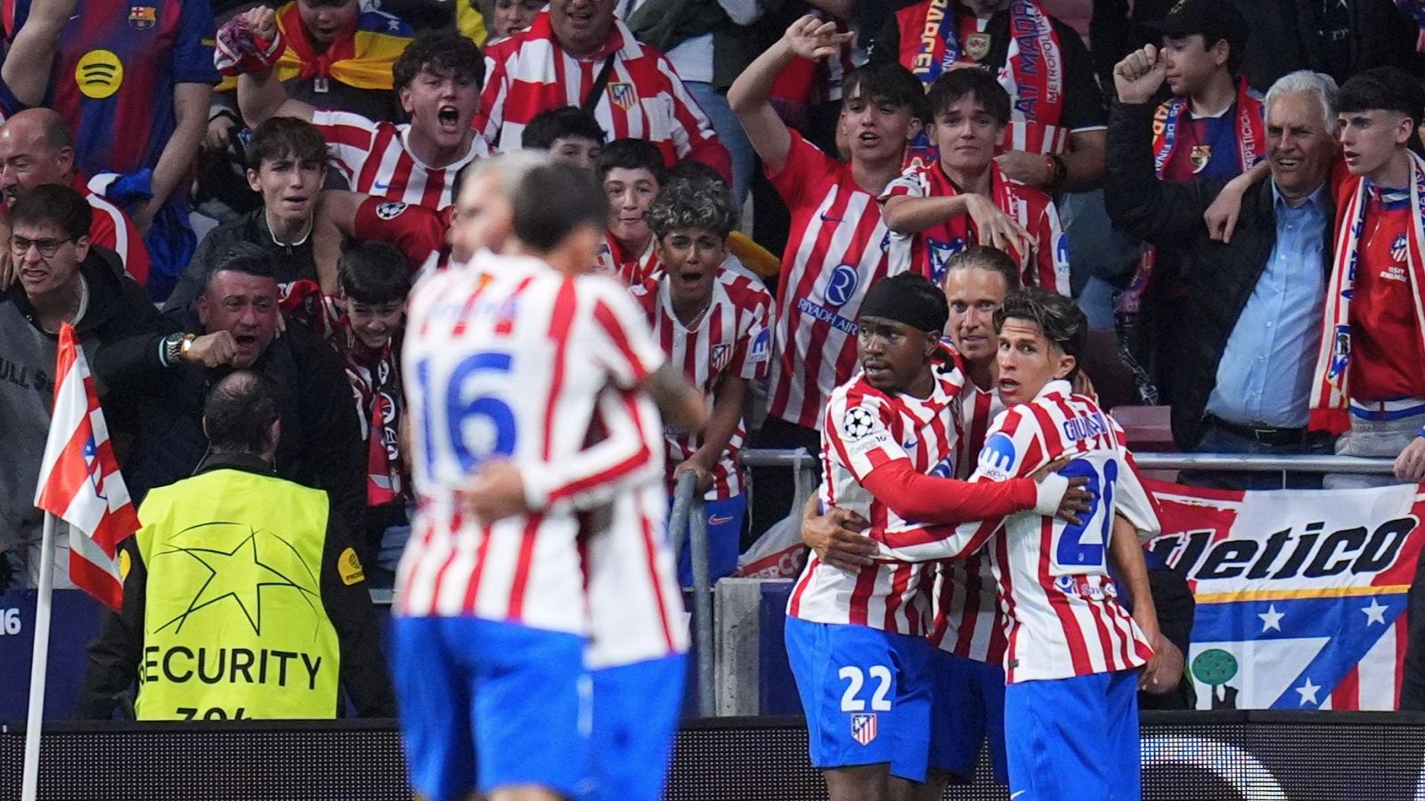 Lookman ha sido el autor del gol decisivo ante el Barcelona.