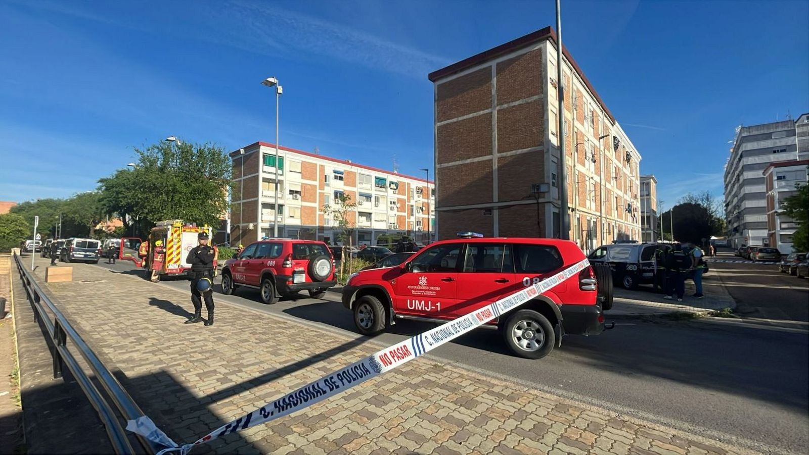 Bomberos y Policía Nacional han intervenido en la Fuensanta tras el asesinato de una mujer de 64 años a manos de su expareja