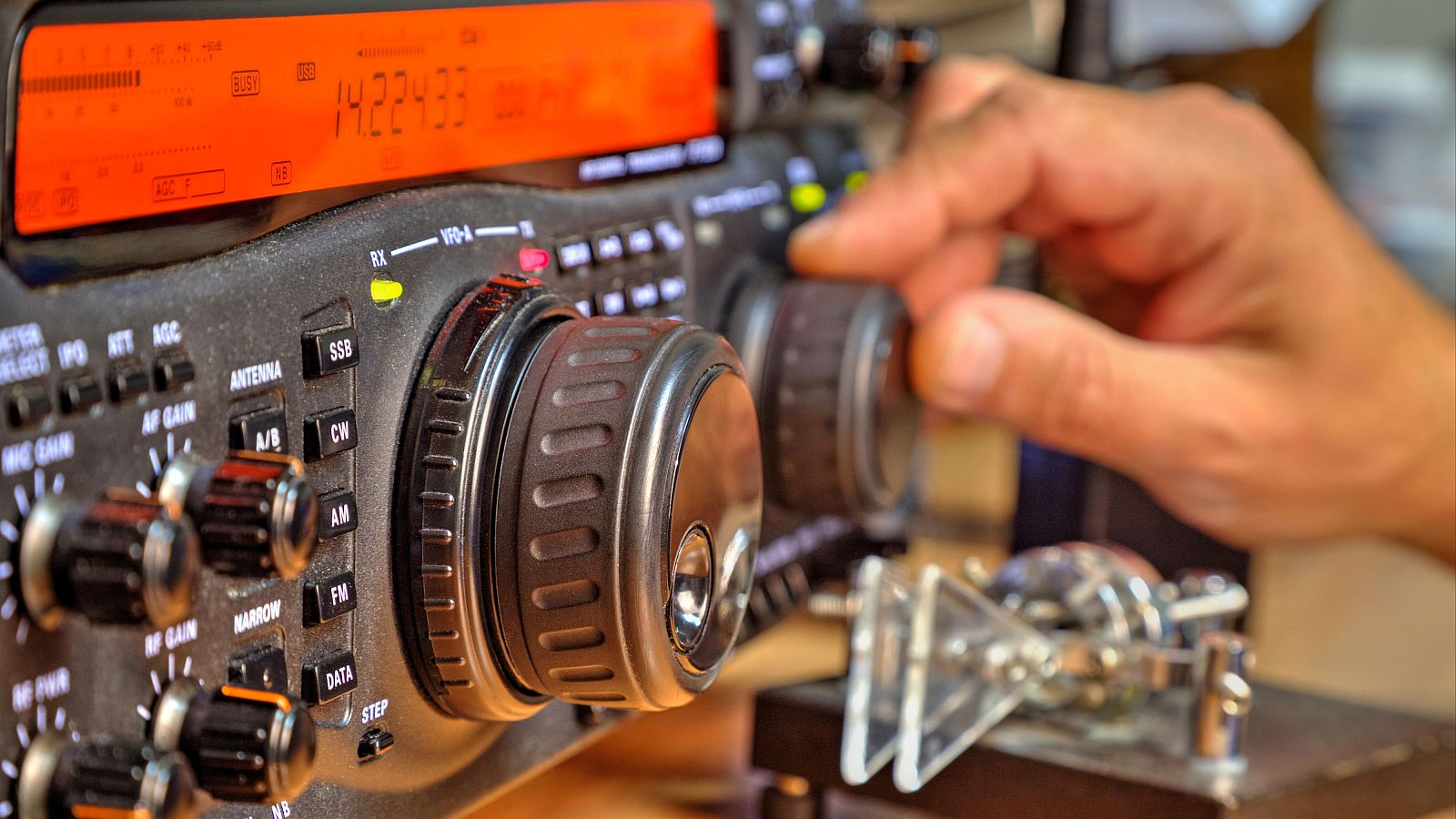 Radioaficionados: 32.000 en España.