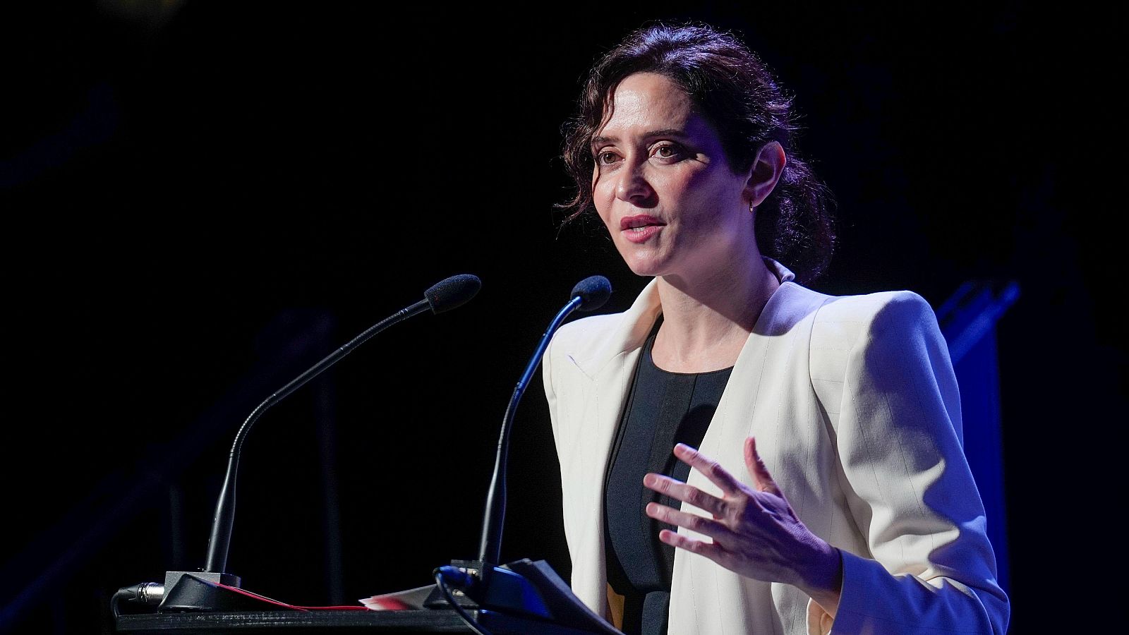 La presidenta de la Comunidad de Madrid, Isabel Díaz Ayuso, interviene en un acto.