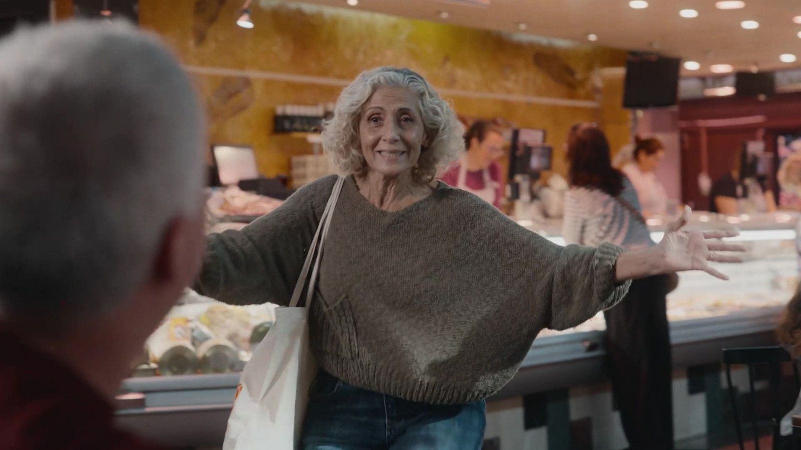 L'actriu Montse Guallar durant l'entrevista al programa 'Cinema de mercat'