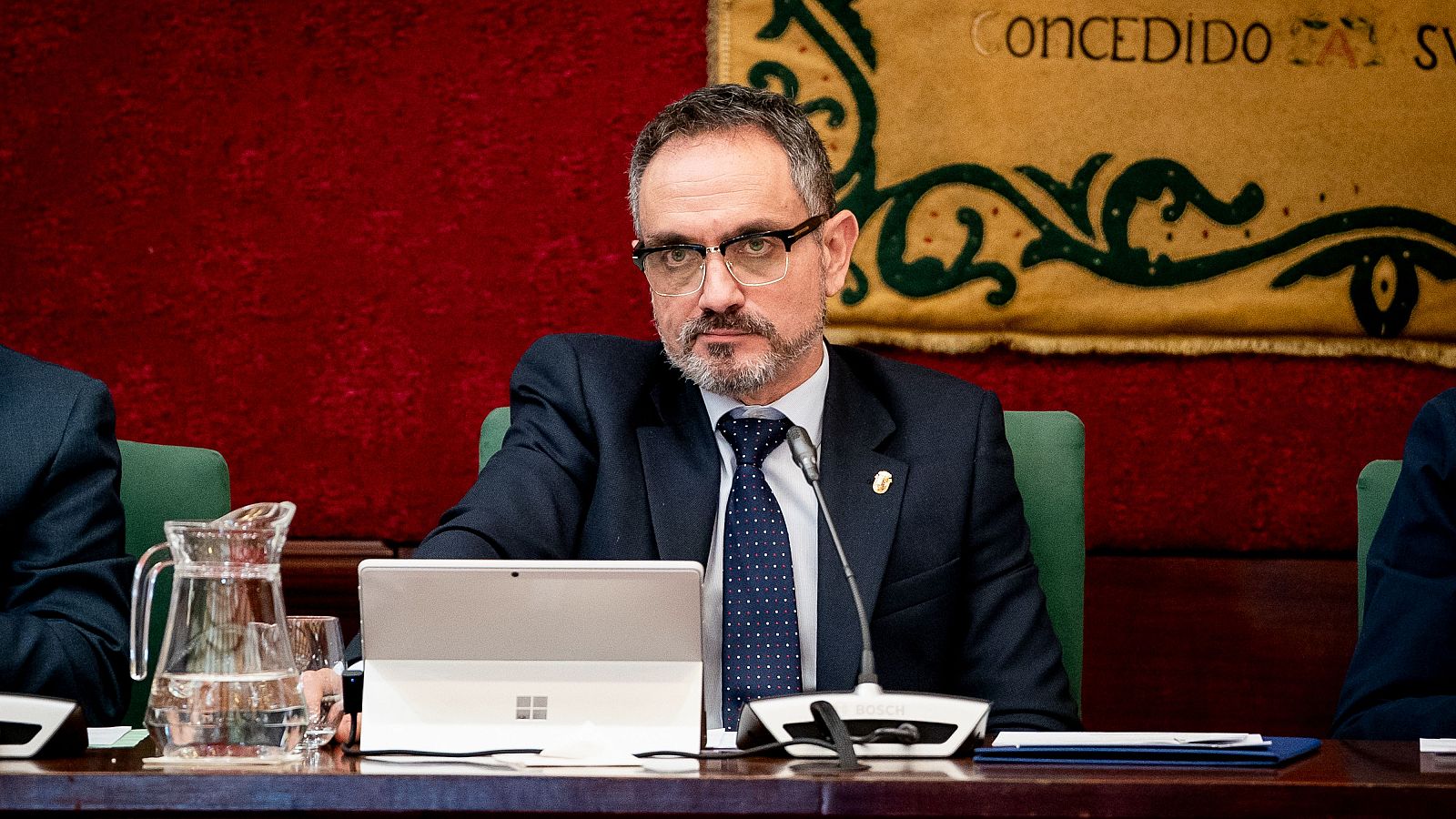 El alcalde de Móstoles, Manuel Bautista, durante un pleno extraordinario en el Ayuntamiento de Móstoles