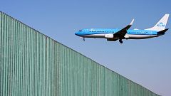 La aerolínea KLM suspende 160 vuelos para el próximo mes por la subida del precio del combustible