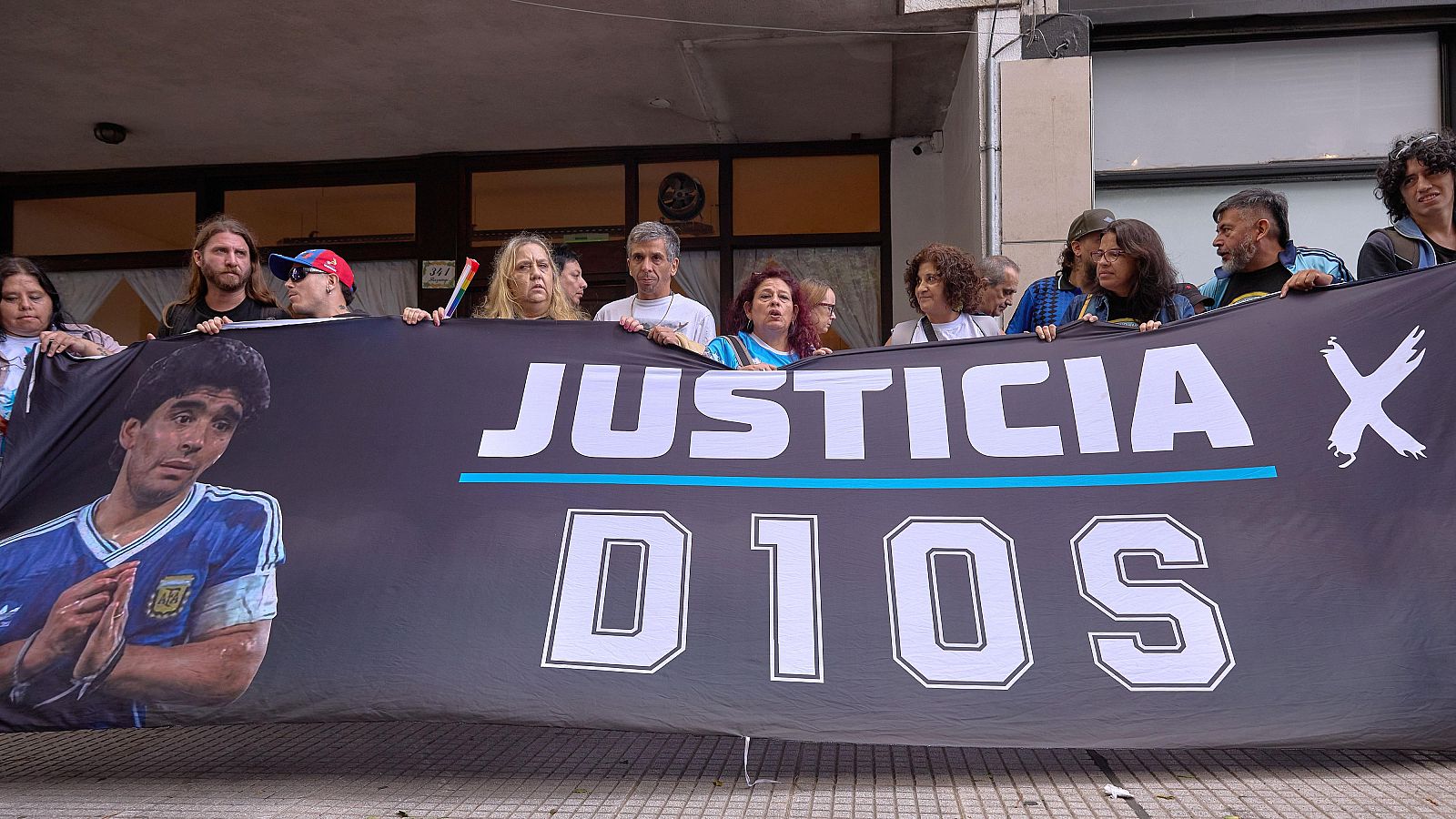 Un neurocirujano, principal acusado por la muerte de Maradona, defiende su inocencia: "Yo no estaba a cargo"