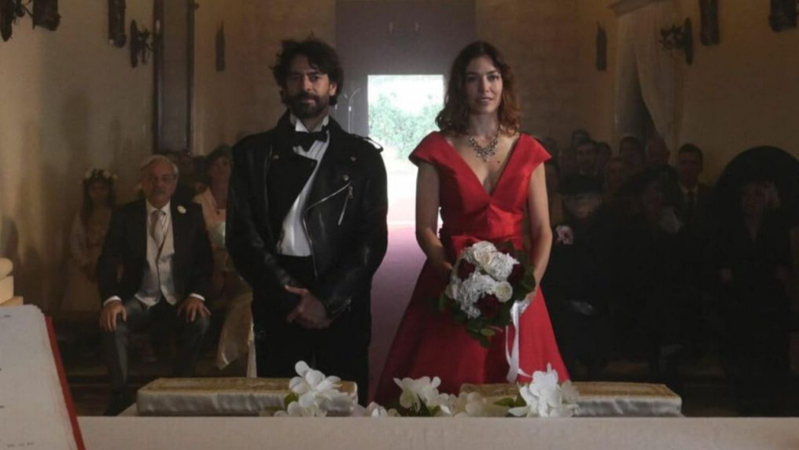 Eduardo Noriega, Jarabe de Palo y Amaral: 'La novia de rojo', una comedia romántica italiana muy española