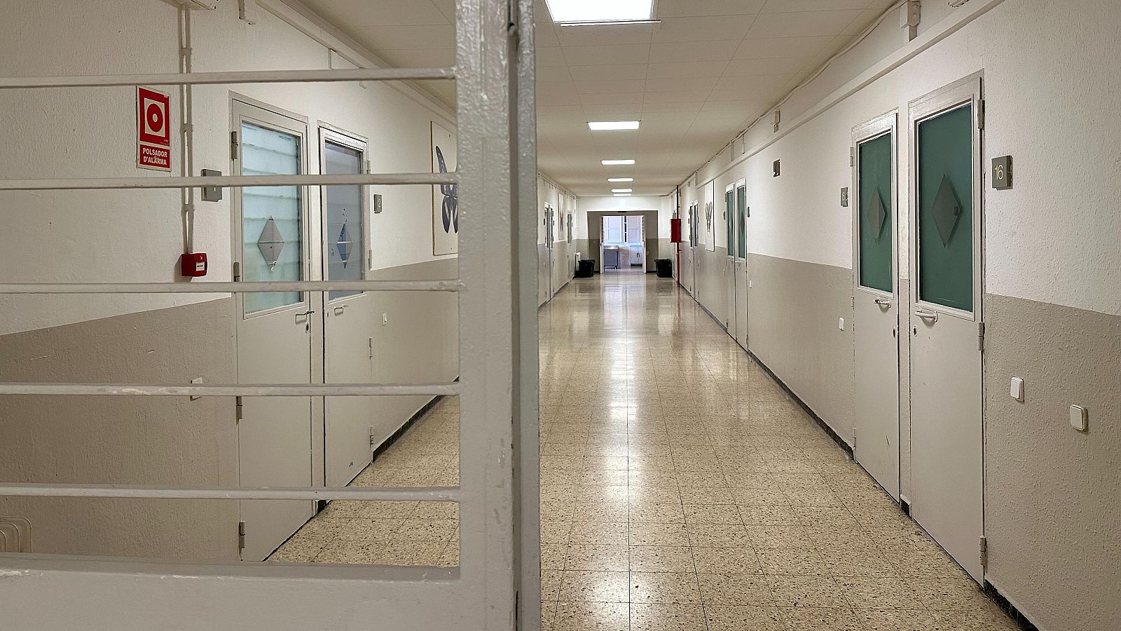 Pasillo de un módulo ordinario de la prisión de Wad-Ras. Dentro hay las celdas y un comedor.