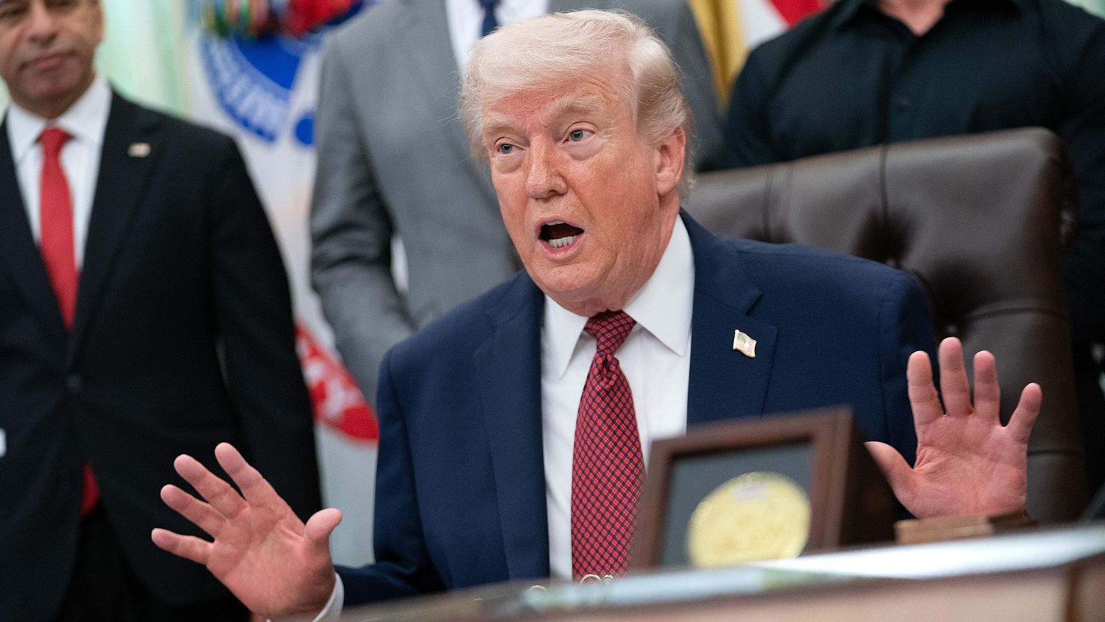 Trump envía una delegación a Pakistán para negociar y Teherán rechaza la propuesta por el bloqueo en Ormuz