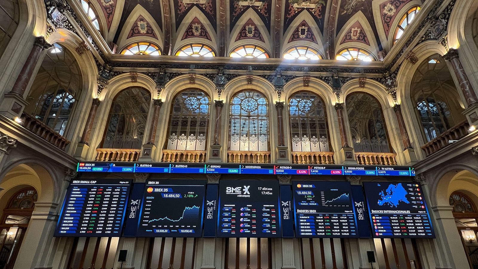 El IBEX regresa a las caídas y el crudo se dispara a los 95 dólares por la tensión en Irán.