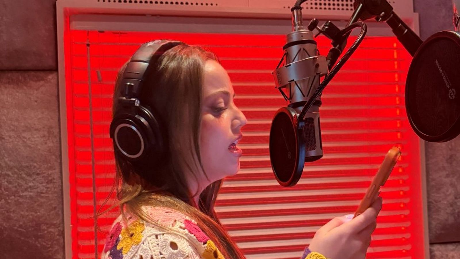 ASHA, durante la grabación de su Spotify Single