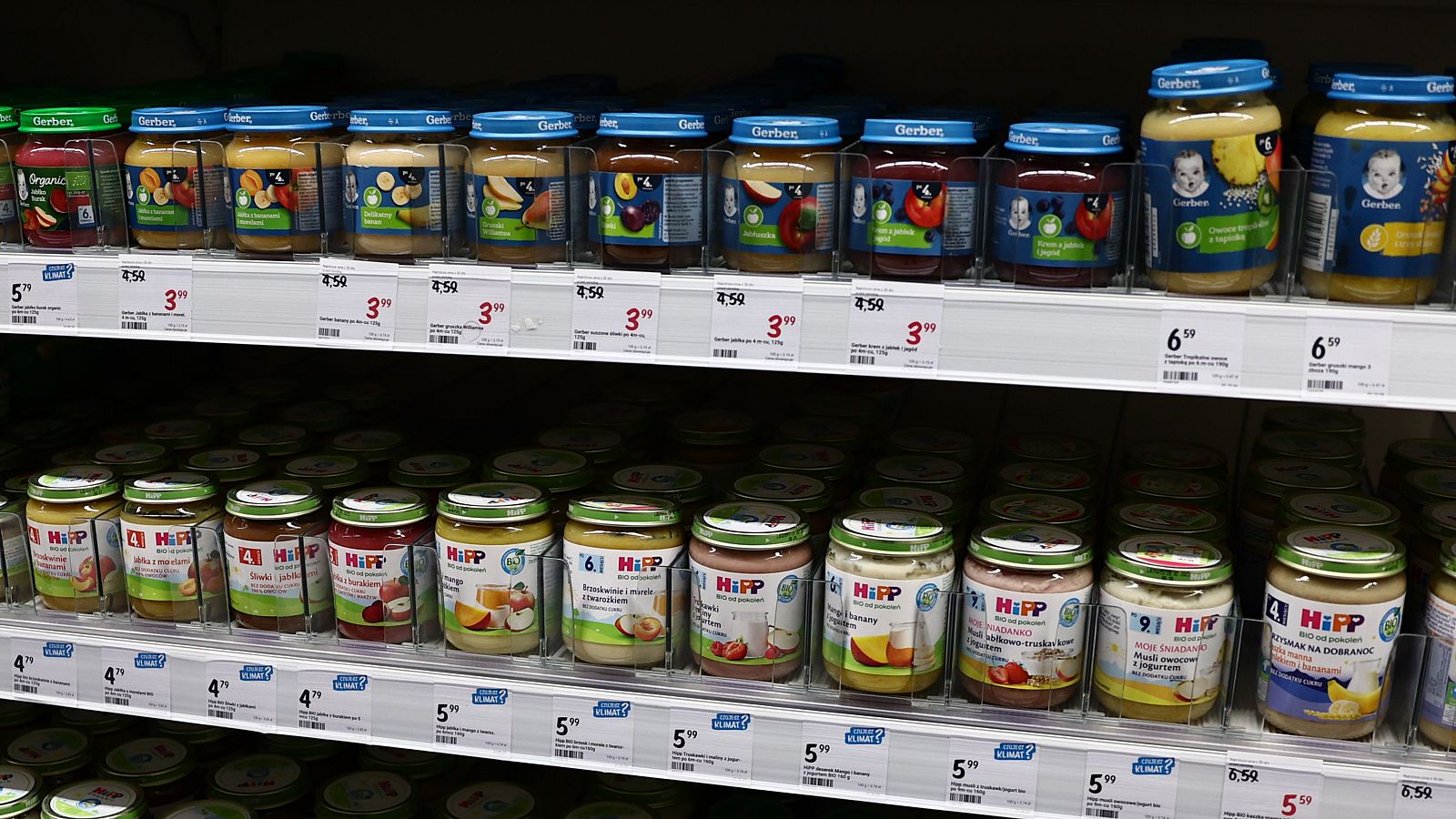 Fotografía de varios frascos de comida para bebés