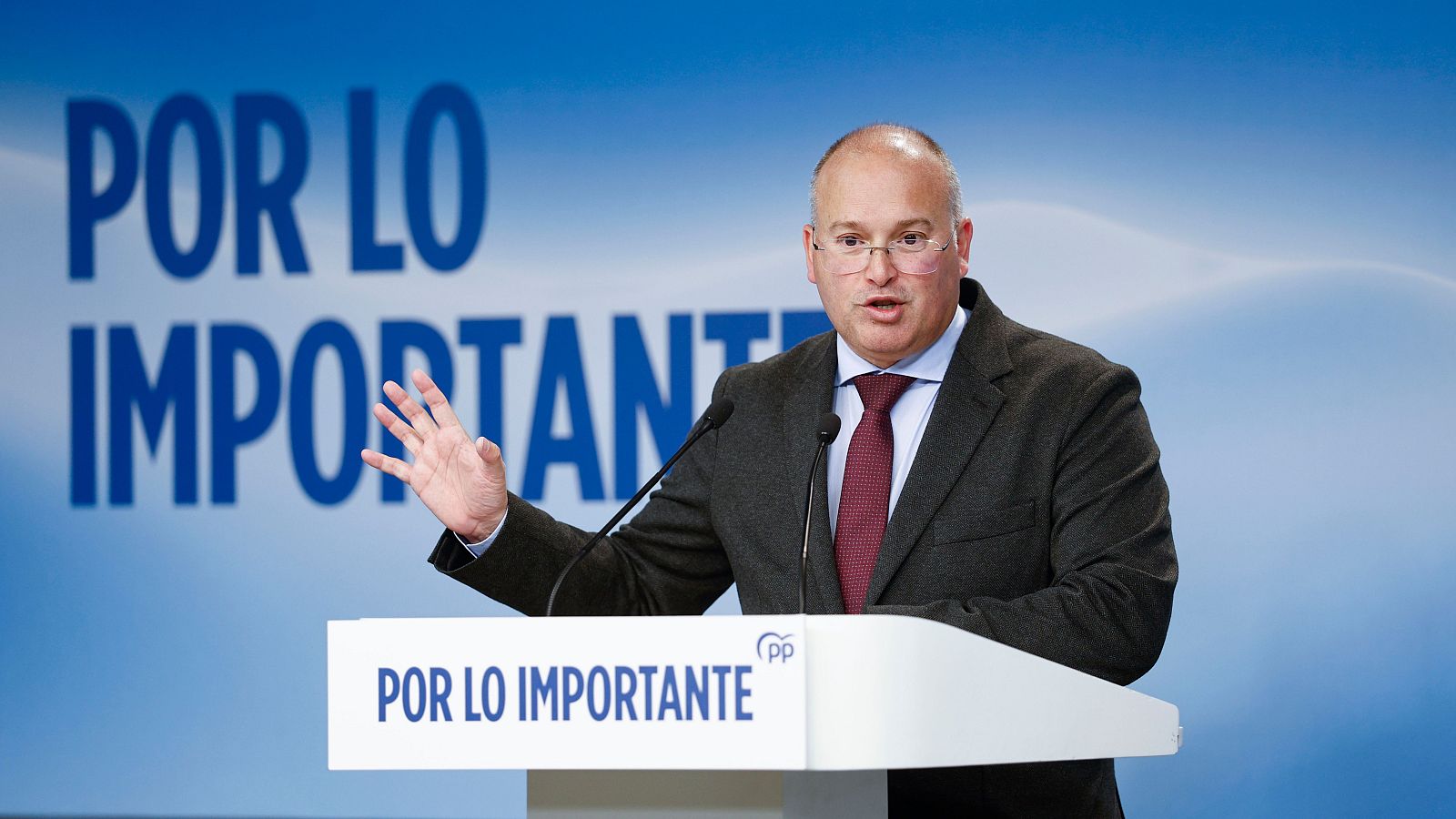 El PP cree que Montero ha quedado "abrasada por la corrupción": "Morirá políticamente el 17 de mayo"