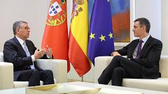 Felipe VI y Pedro Sánchez se reúnen con el nuevo presidente de Portugal en su primera visita a España