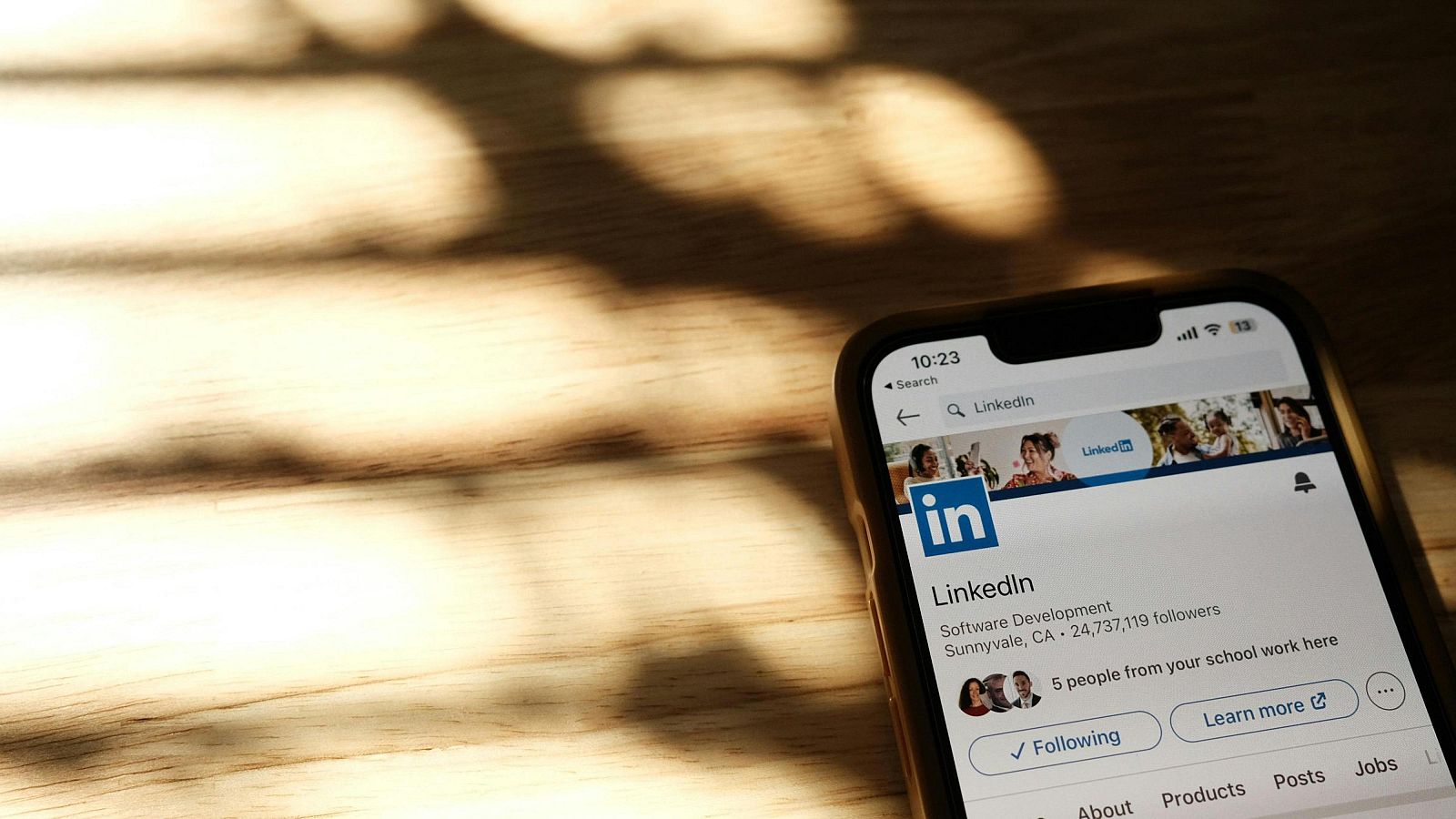 Las redes sociales profesionales pueden ayudarte a encontrar un nuevo trabajo o más clientes