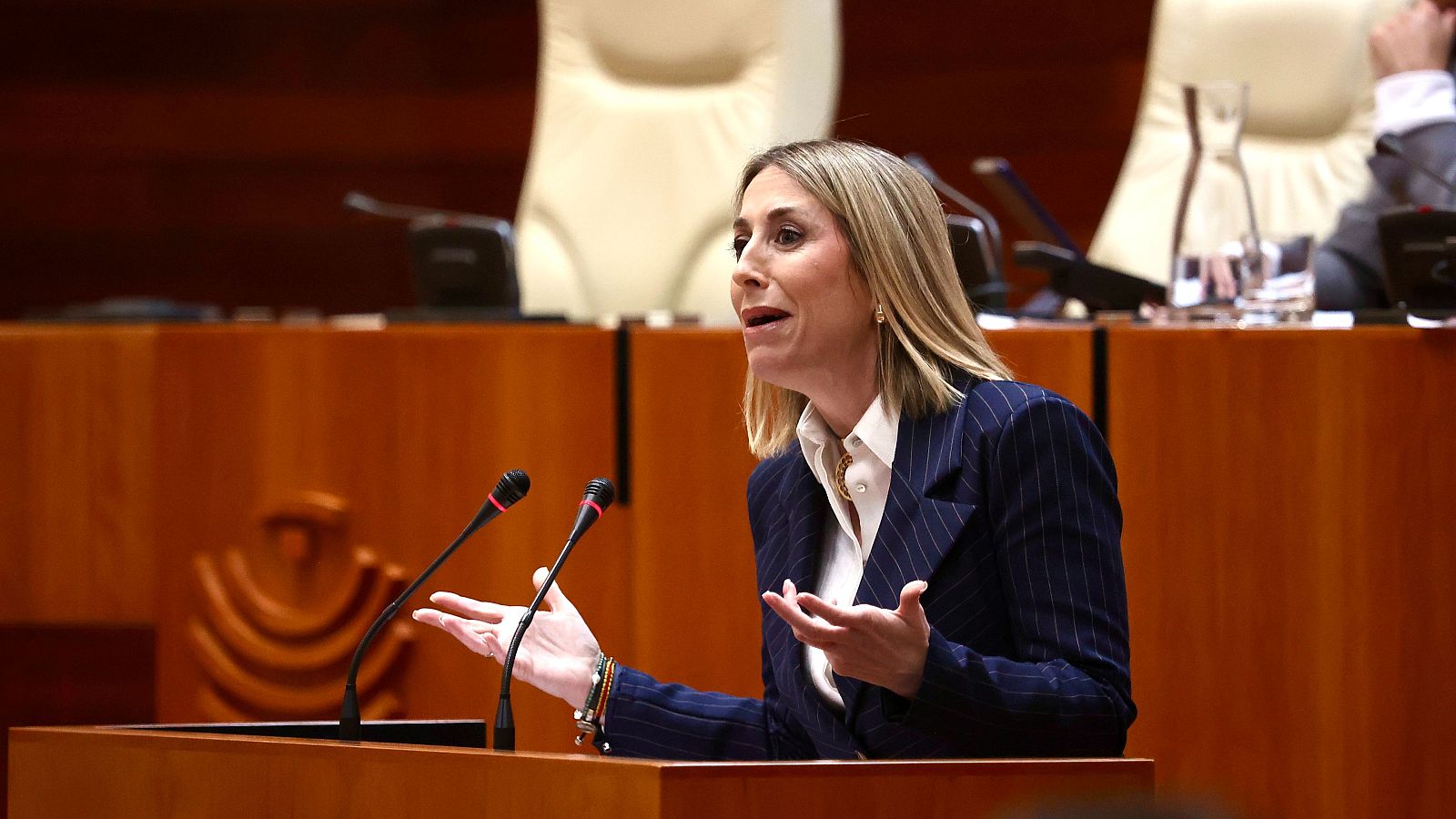 La candidata a la Presidencia de la Junta de Extremadura, María Guardiola, pronuncia su discurso de investidura, en el Hemiciclo de la Asamblea de Extremadura Segunda jornada de la investidura de María Guardiola en Extremadura, en directo