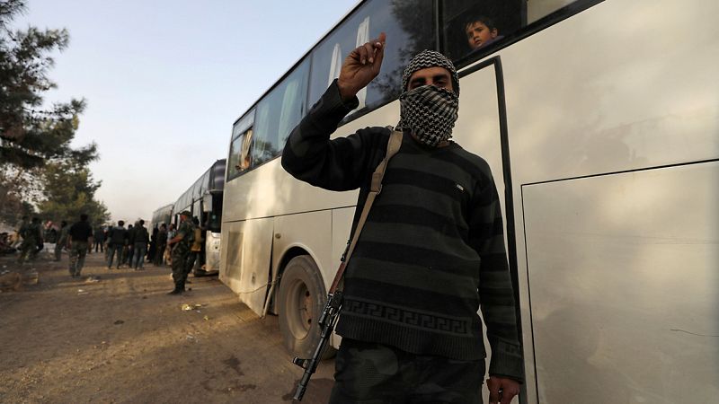 El convoy más importante de combatientes y civiles abandona Guta Oriental 