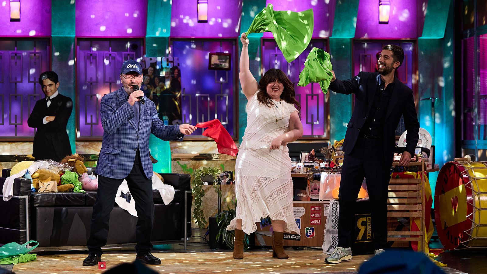 Leonardo Dantés, Lalachus y David Broncano en La Revuelta 22/4/26