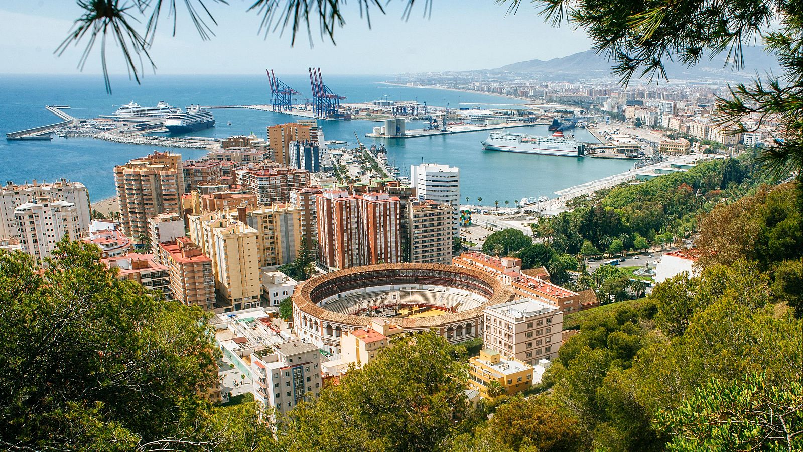 Vista de Málaga, ciudad que concentra junto a Sevilla el grueso del crecimiento económico y demográfico de Andalucía