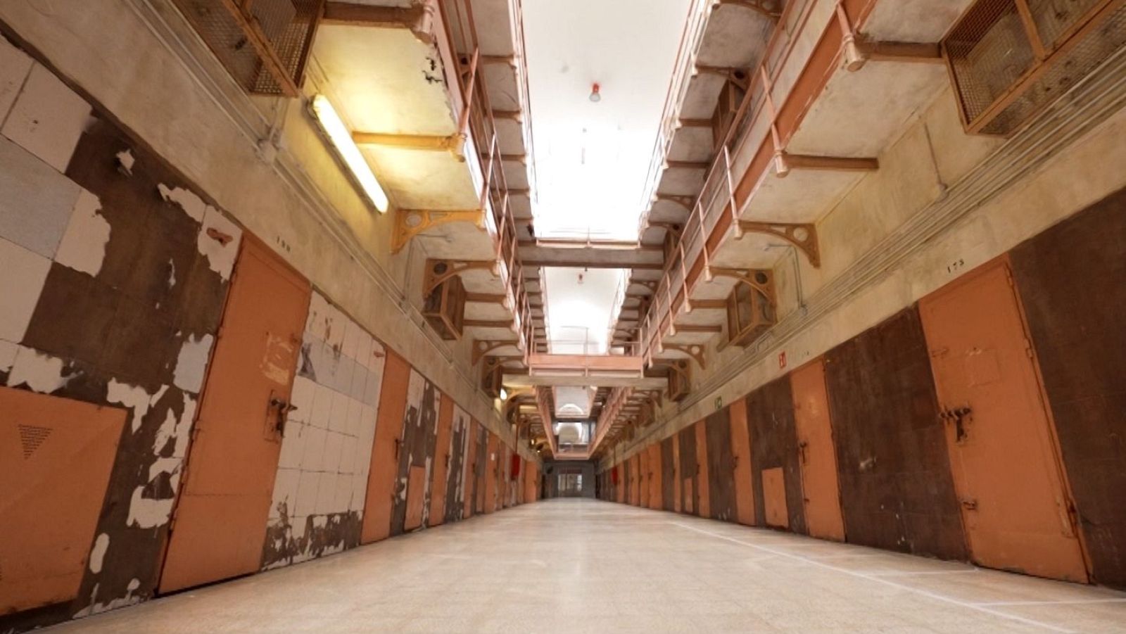 El programa sobre arquitectura de La 2Cat s'endinsa a l'antiga presó La Model