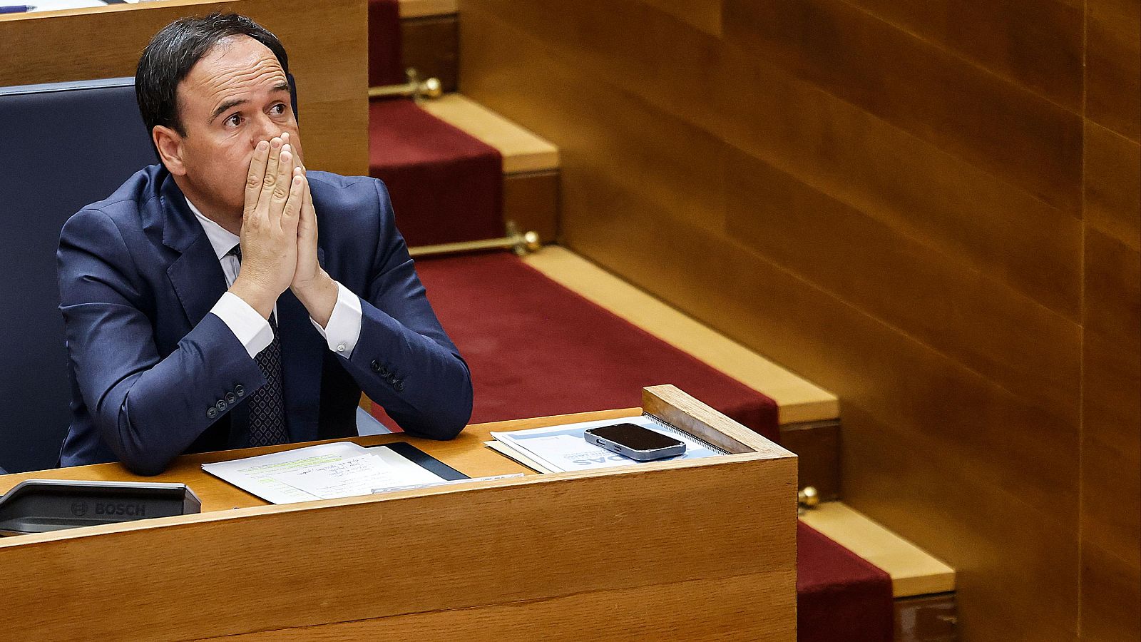 El president de la Generalitat Valenciana, Juanfran Pérez Llorca, durante una sesión de control al president de la Generalitat