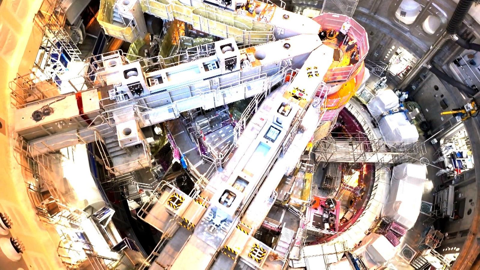 'El escarabajo verde' visita las instalaciones del mayor proyeto de fusión nuclear internacional