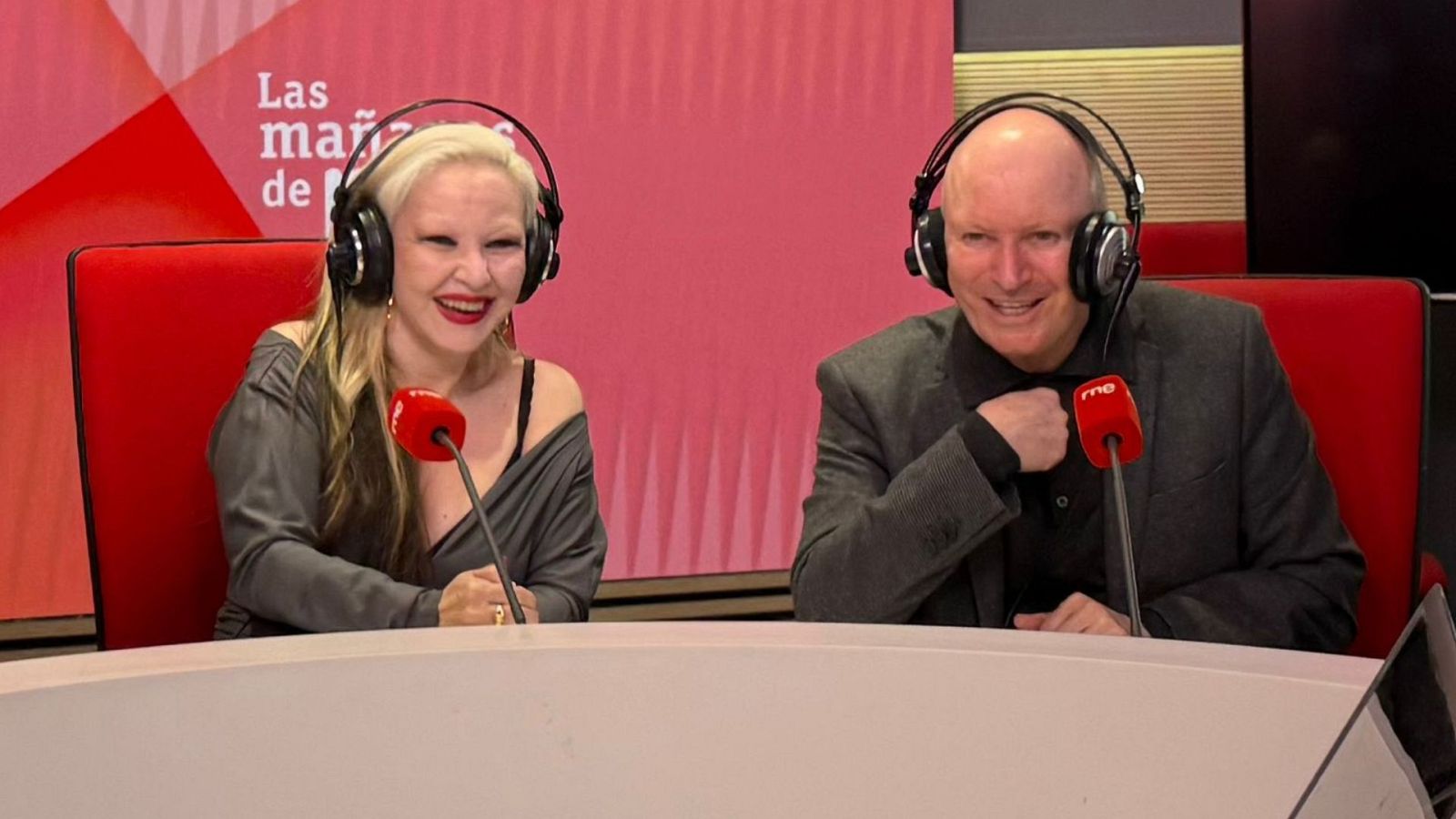 Alaska y Nacho Canut (Fangoria), en un momento de su entrevista en 'Las mañanas de RNE'.