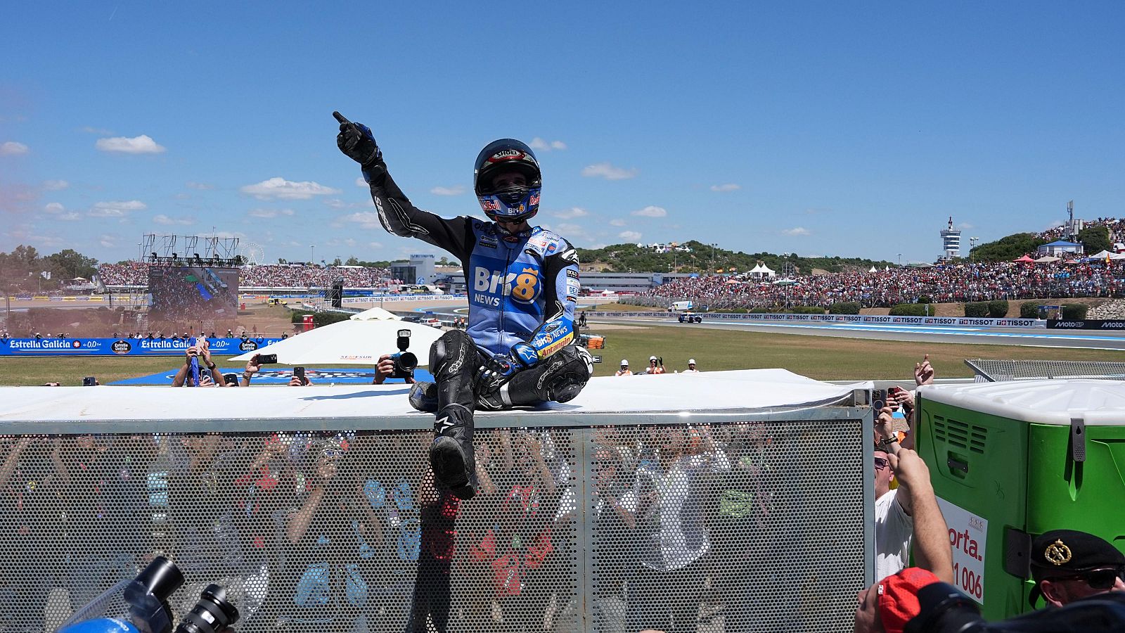 Gran Premio de España de MotoGP 2026: gana Álex Márquez, caída de Marc