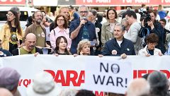 Cientos de personas salen a la calle en Madrid para pedir el final de la guerra en Irán