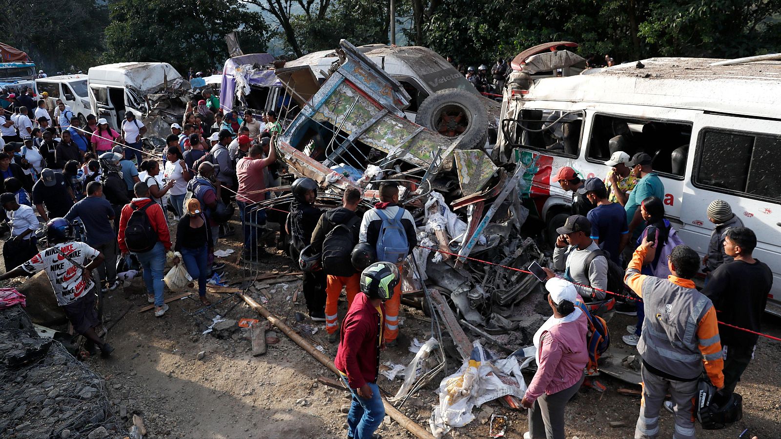 Al menos 14 muertos y 38 heridos en un atentado terrorista en la Vía Panamericana en Colombia
