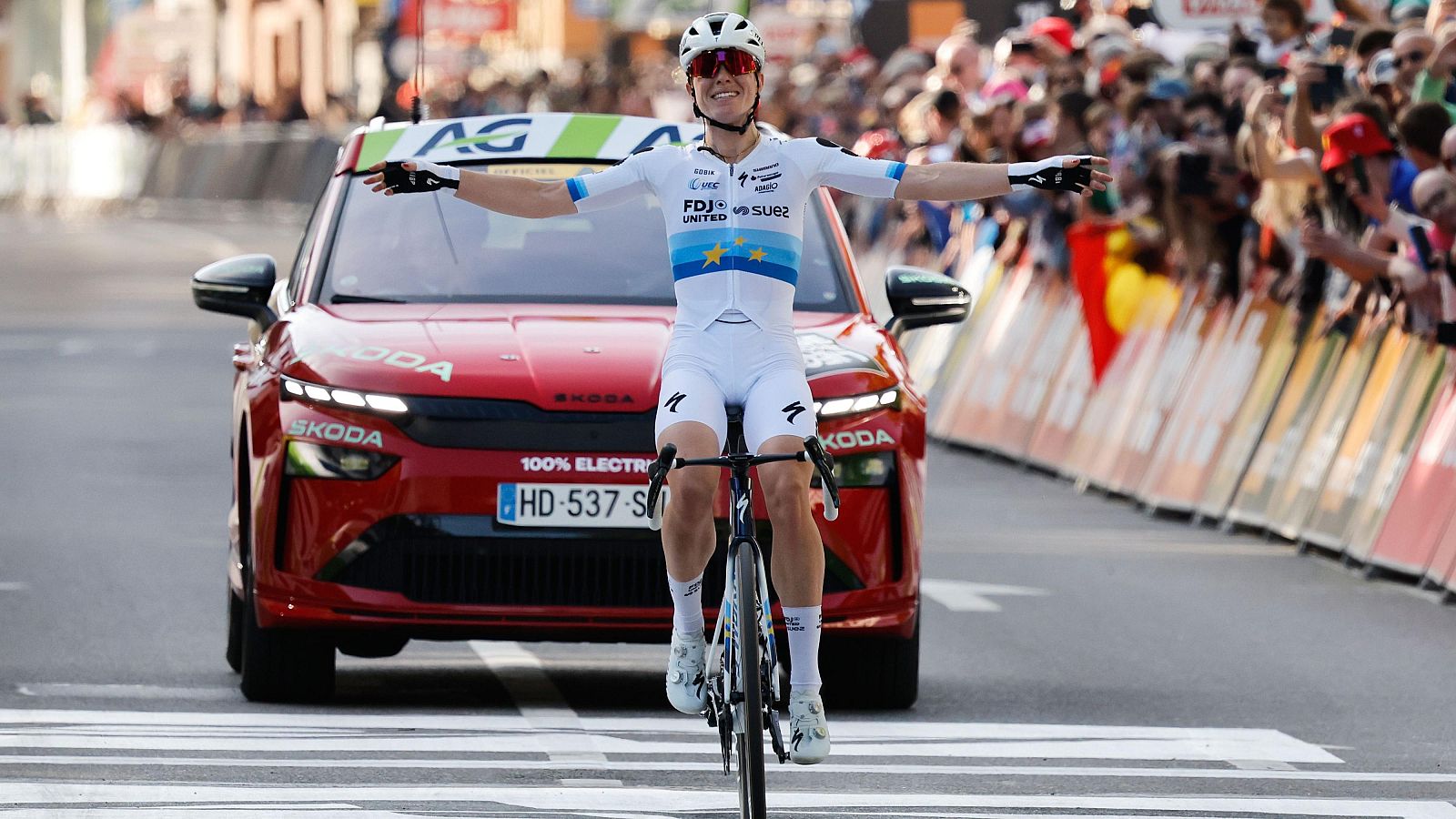 Demi Vollering  se impone en la Lieja-Bastoña-Lieja con Paula Blasi, quinta