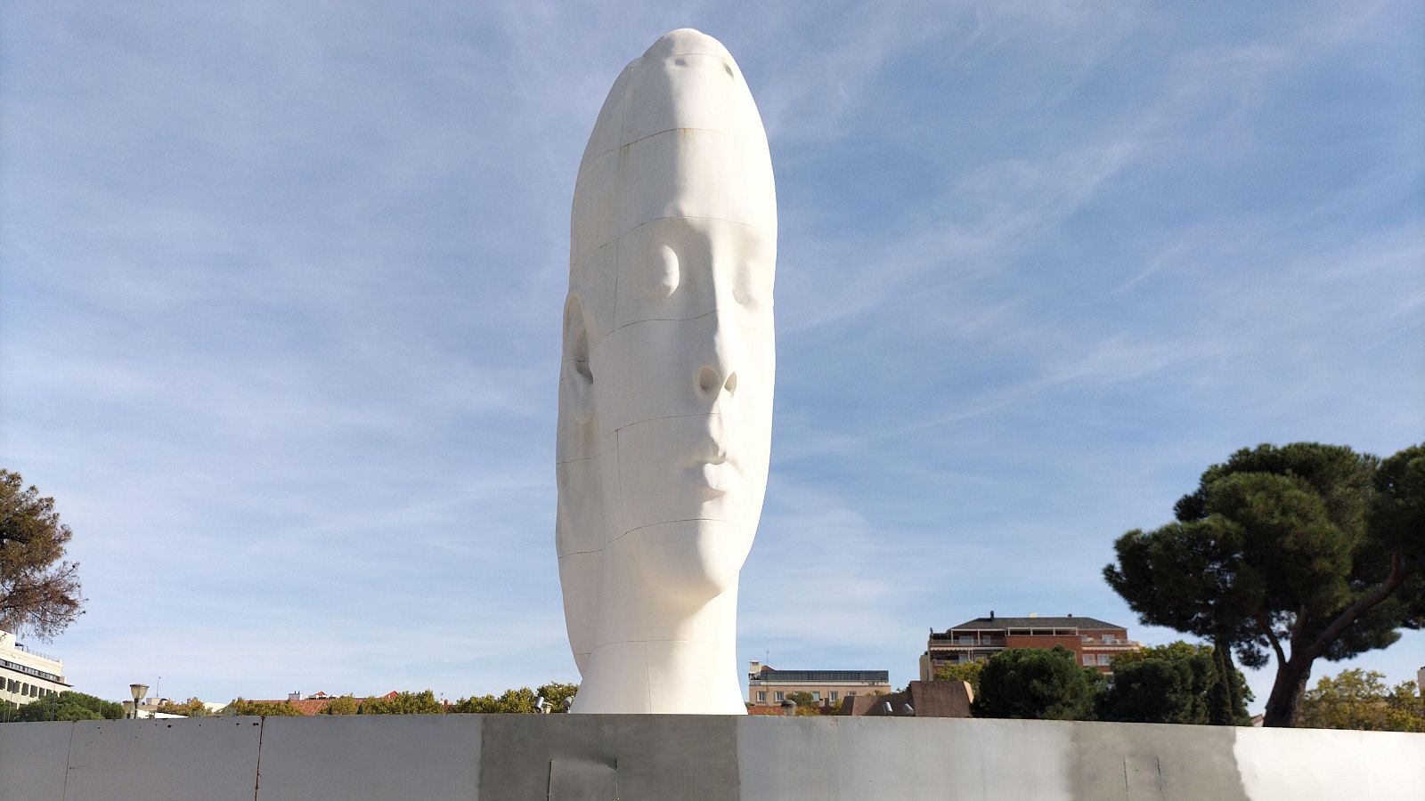 Julia se lava la cara: la escultura de Jaume Plensa se someterá a una limpieza a fondo