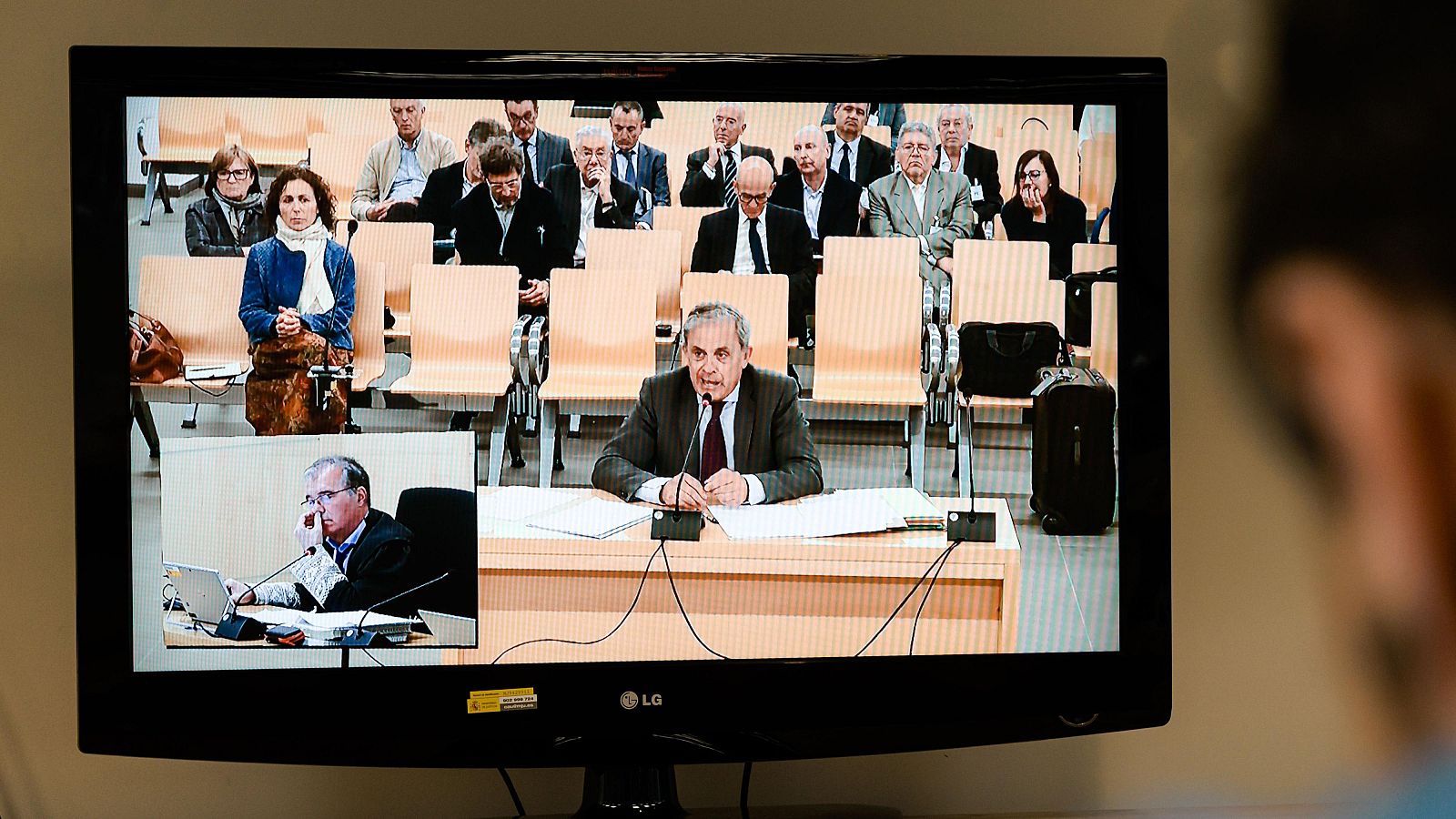 Pantalla en la sala de prensa en la Audiencia Nacional que muestra a Jordi Pujol Ferrusola declarando este lunes.