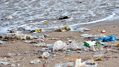 La cantidad de microfibras en el mar podría ser mil veces mayor que la estimada
