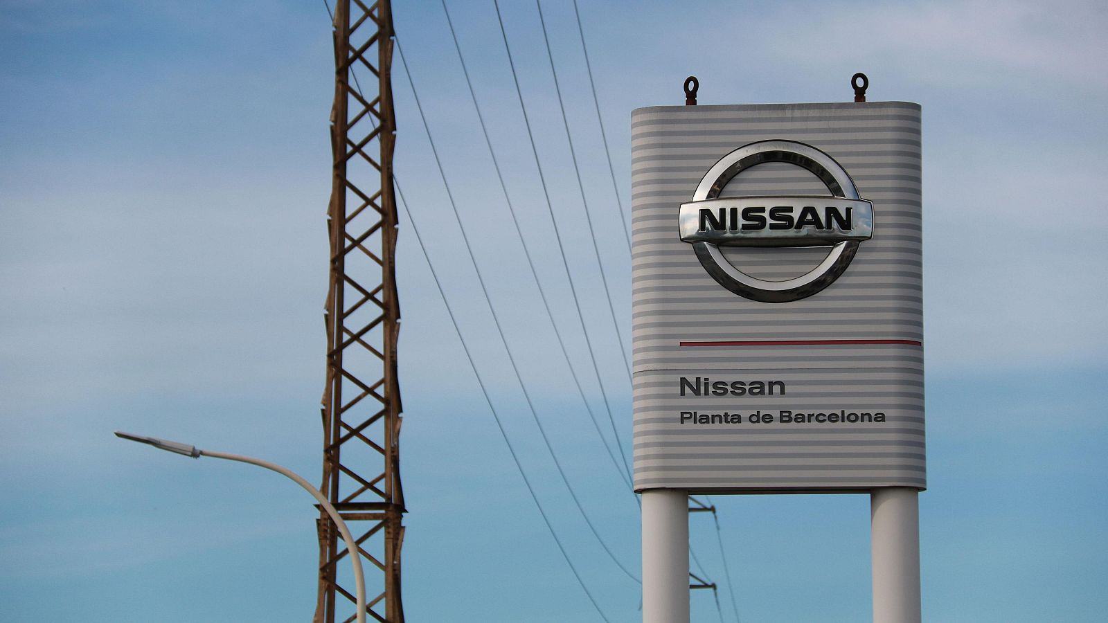 Una de les entrades de la planta de la Zona Franca de Barcelona el 2021