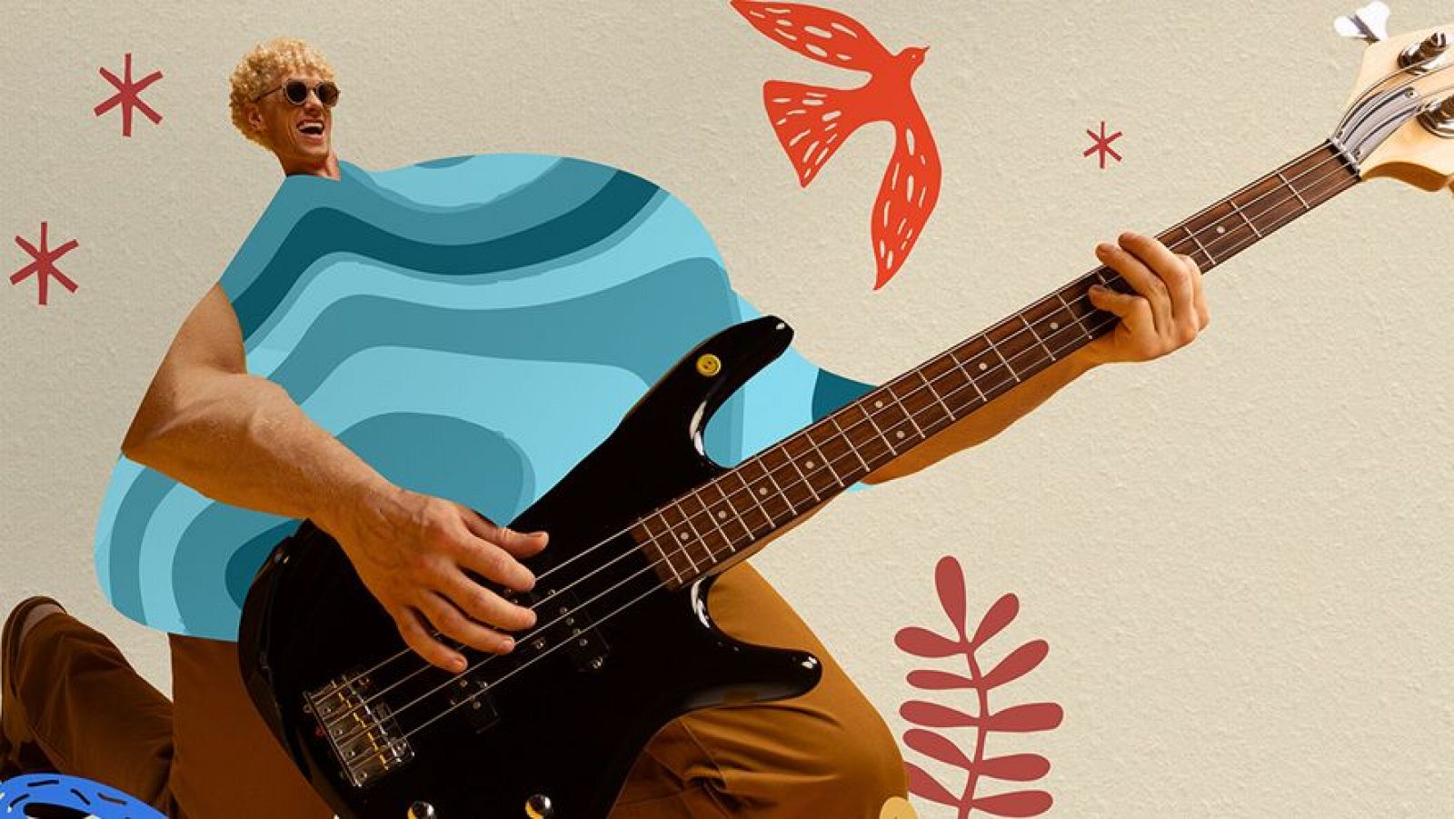 Hombre rubio con gafas de sol tocando un bajo eléctrico negro, con diseño abstracto azul en el torso y fondo beige con elementos gráficos rojos.