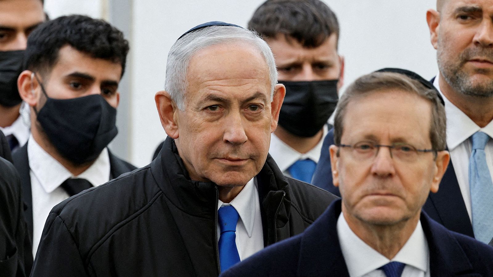 Netanyahu testifica en su juicio por corrupción mientras el presidente israelí estudia su posible indulto