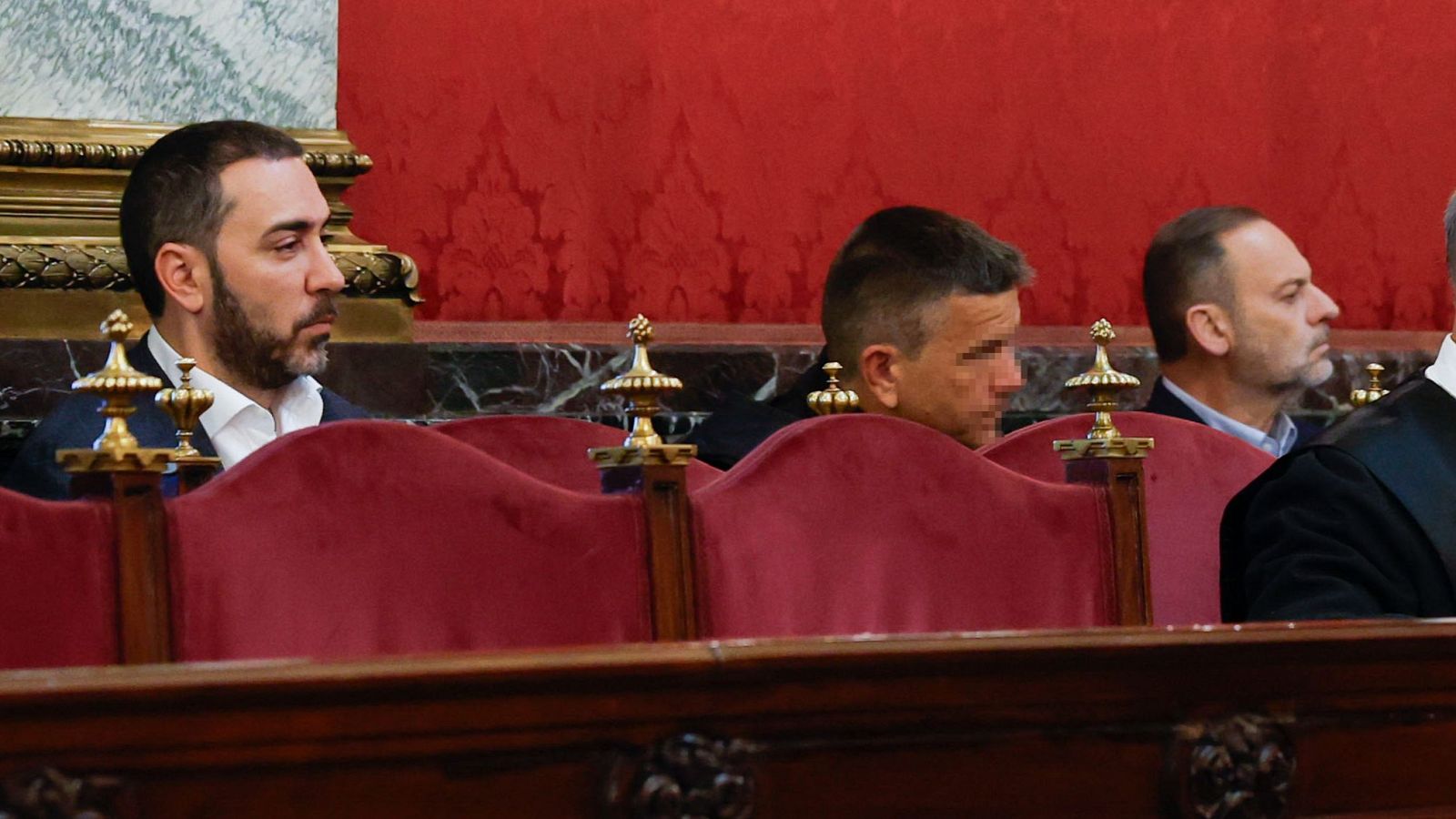 Tres hombres, Víctor de Aldama, Koldo García y José Luis Ábalos, sentados en el banquillo de los acusados en el Tribunal Supremo.
